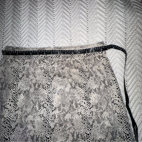 Women's pencil skirt with snakeskin pattern by Fate - Size M - Picture 6 of 9